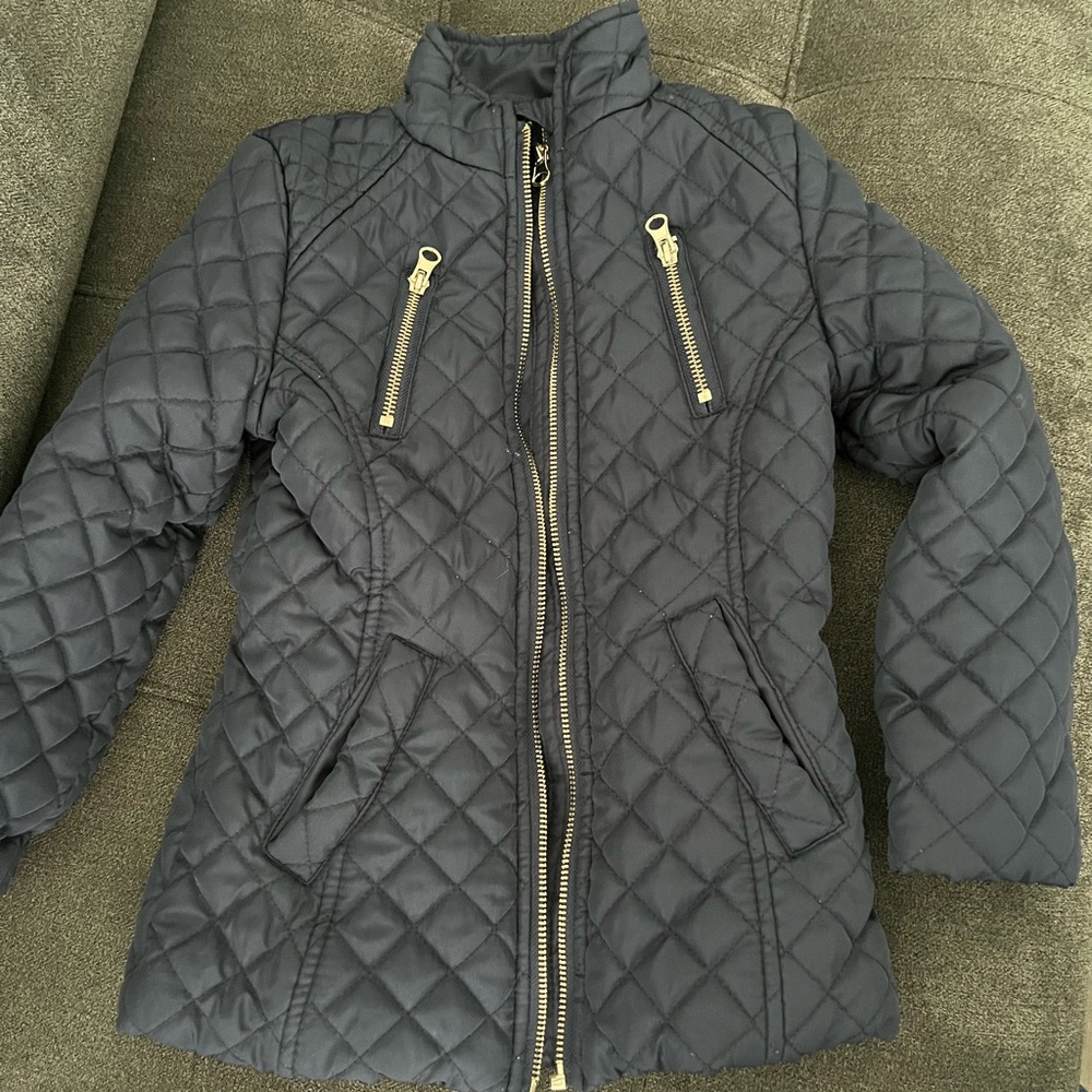 Girl jacket 4-5t but fits on more like for 5T
